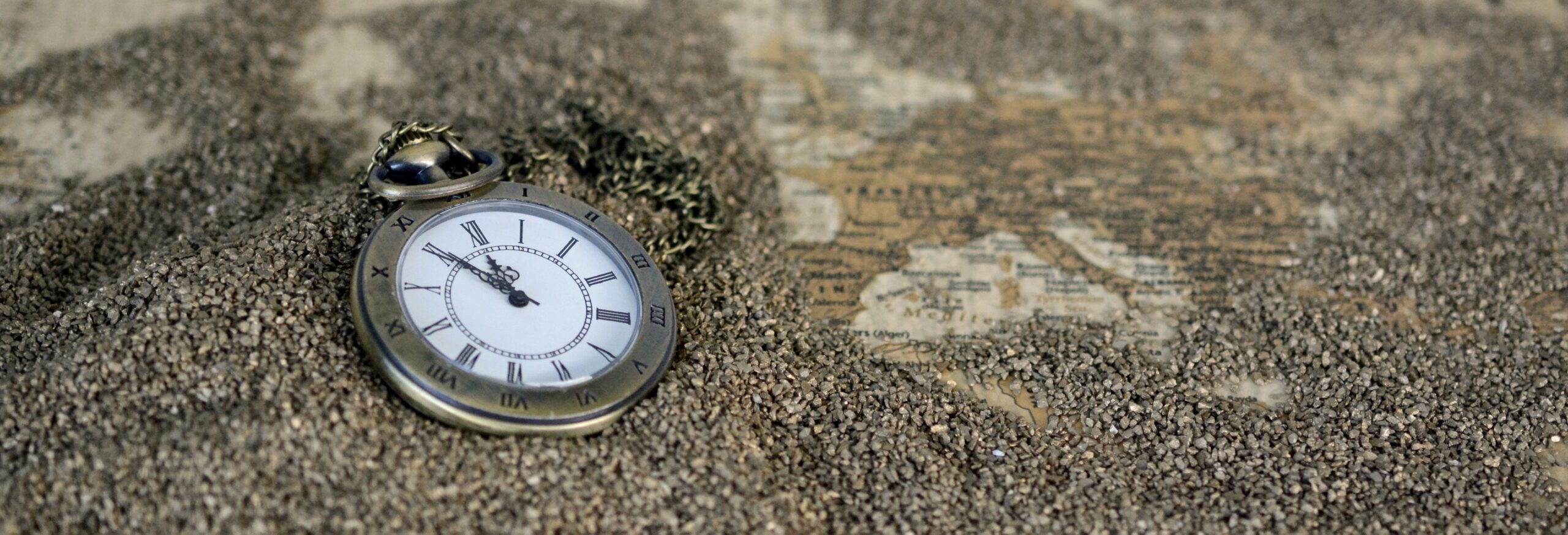 hand-sand-black-and-white-antique-clock-time-510878-pxhere.com